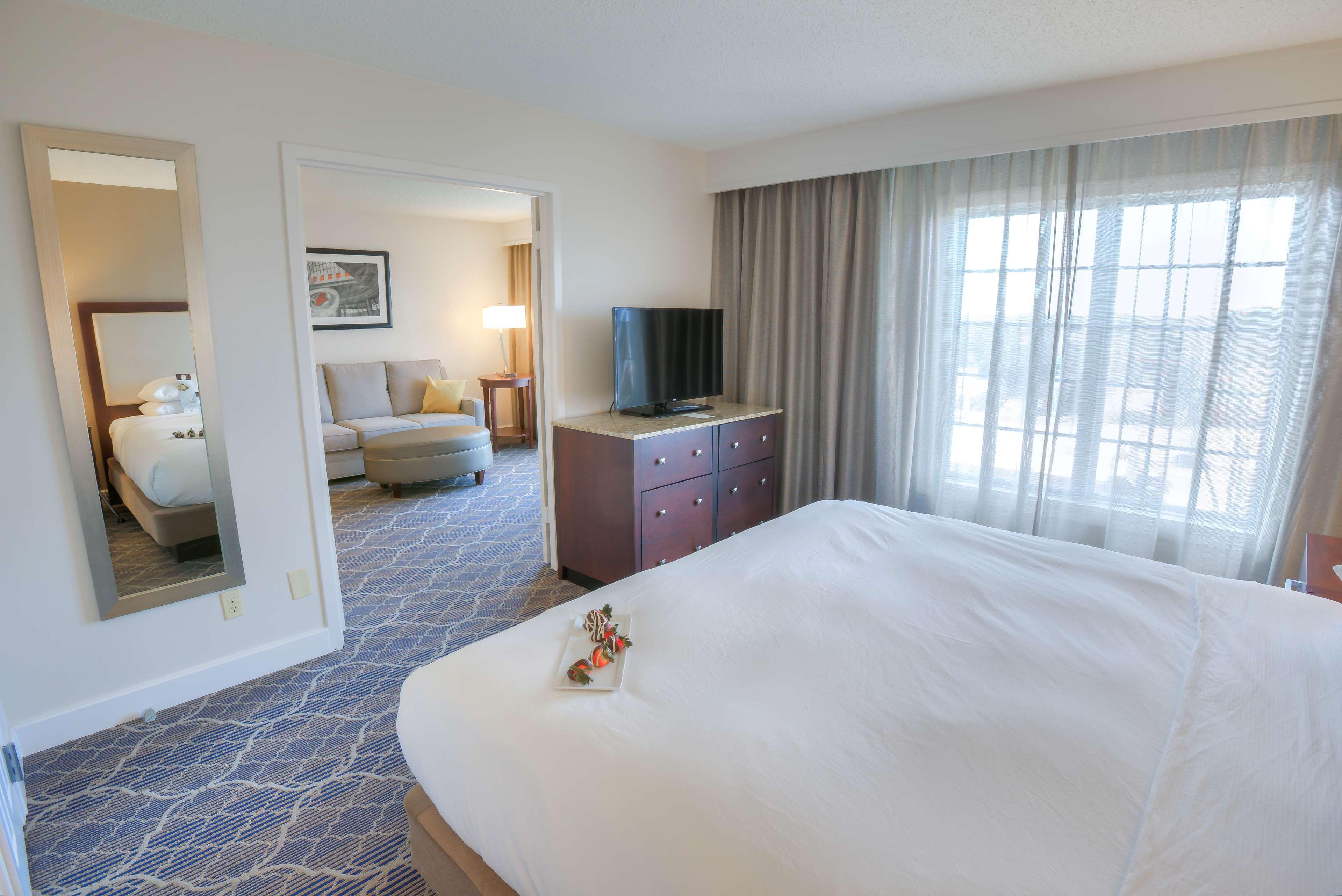 Doubletree Suites By Hilton At The Battery Atlanta Смирна Екстер'єр фото