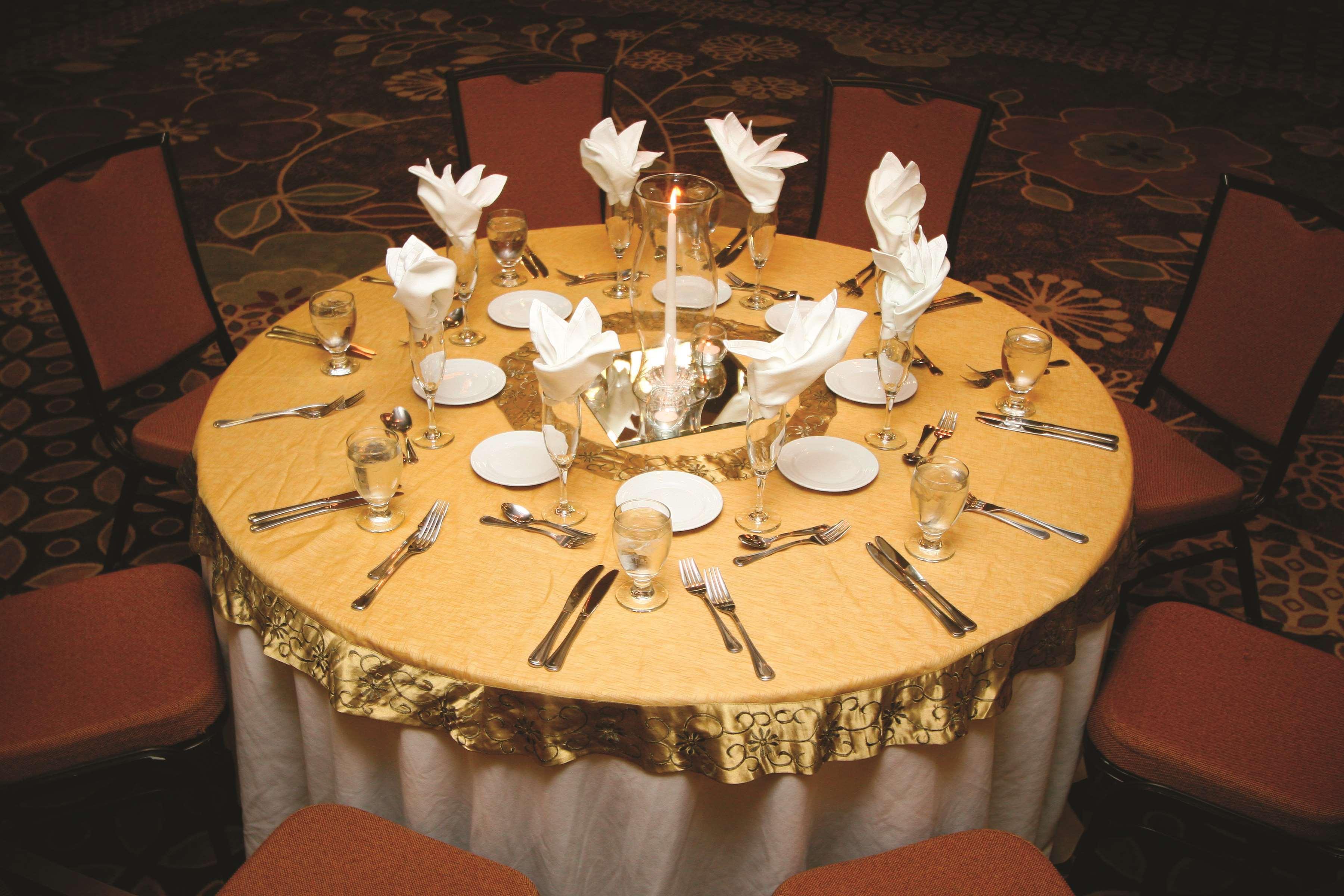 Doubletree Suites By Hilton At The Battery Atlanta Смирна Ресторан фото