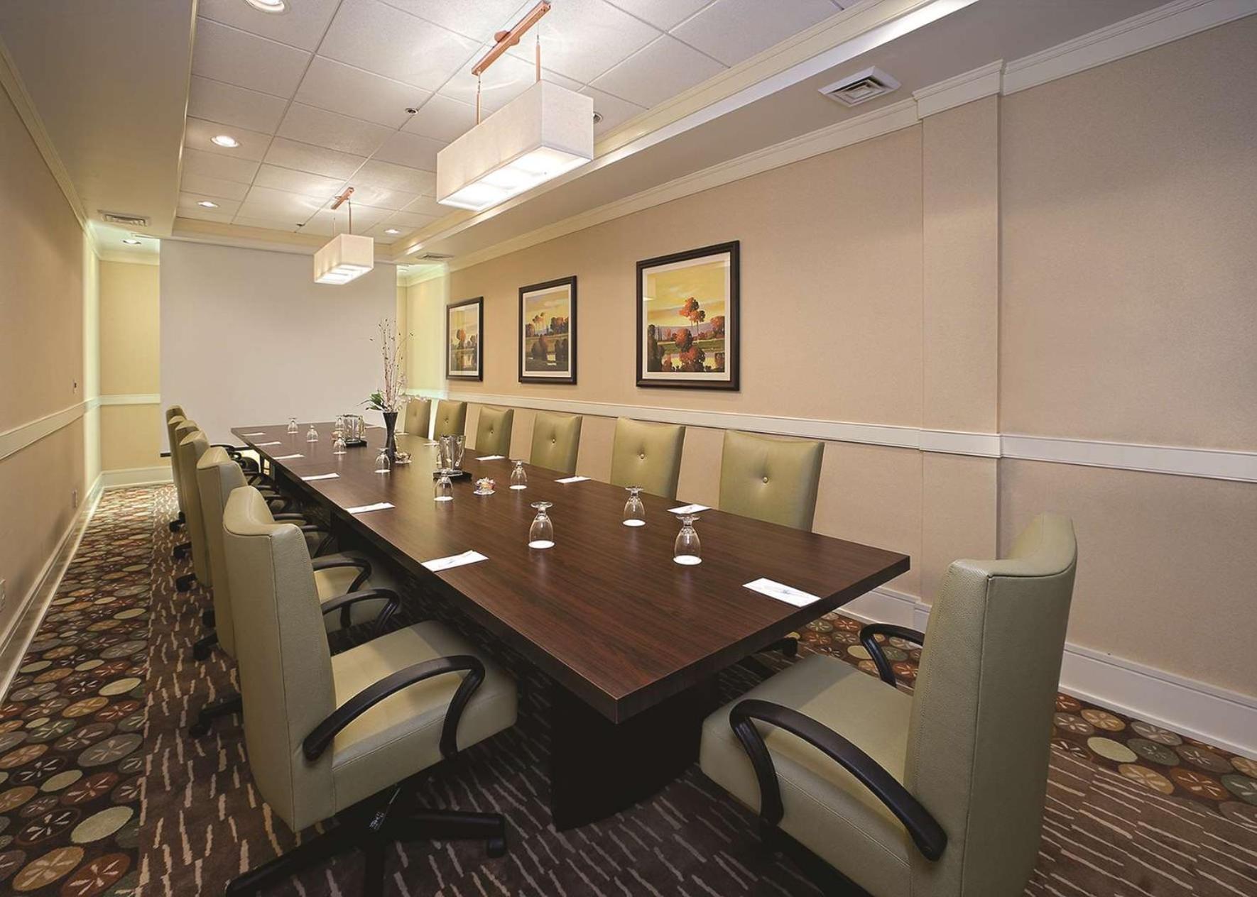 Doubletree Suites By Hilton At The Battery Atlanta Смирна Екстер'єр фото