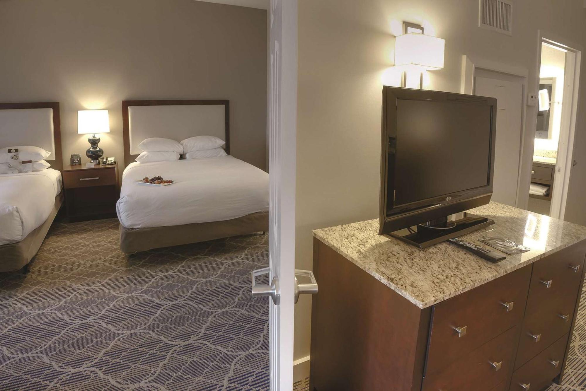 Doubletree Suites By Hilton At The Battery Atlanta Смирна Екстер'єр фото
