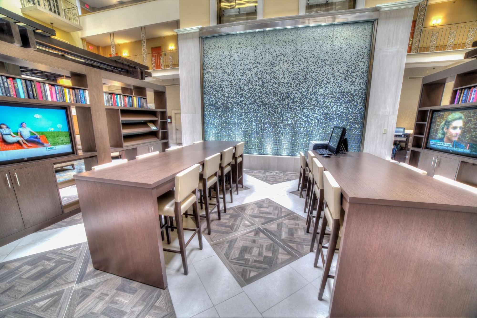 Doubletree Suites By Hilton At The Battery Atlanta Смирна Екстер'єр фото
