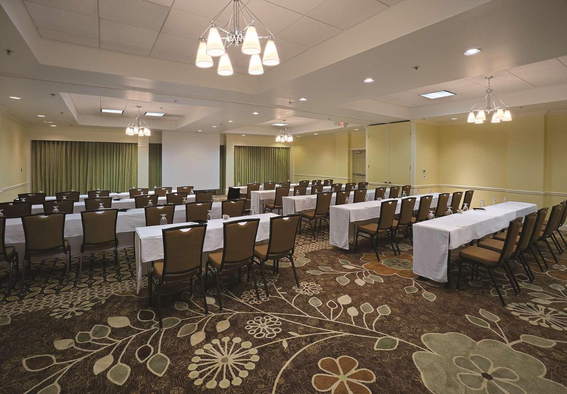 Doubletree Suites By Hilton At The Battery Atlanta Смирна Екстер'єр фото