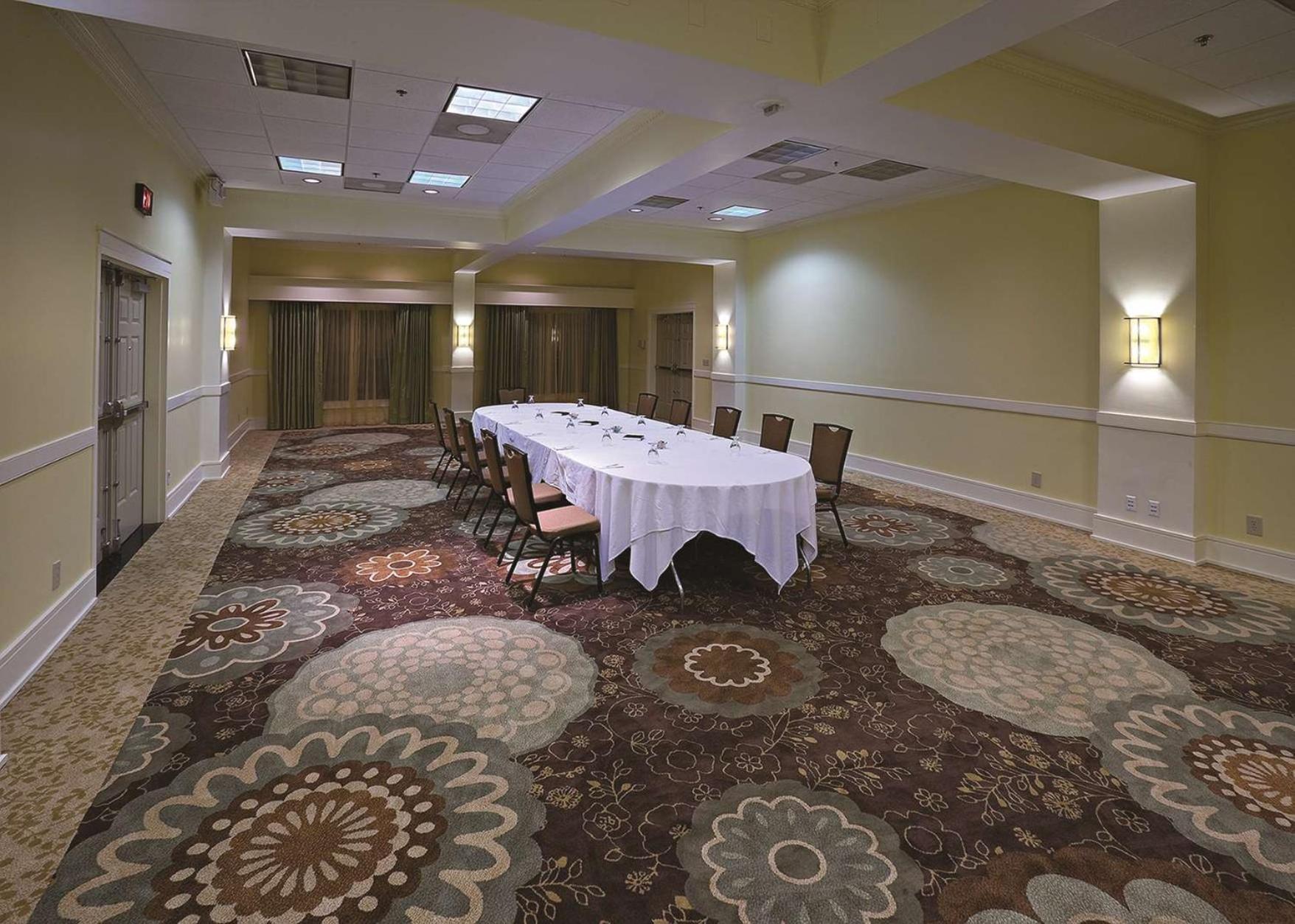 Doubletree Suites By Hilton At The Battery Atlanta Смирна Екстер'єр фото