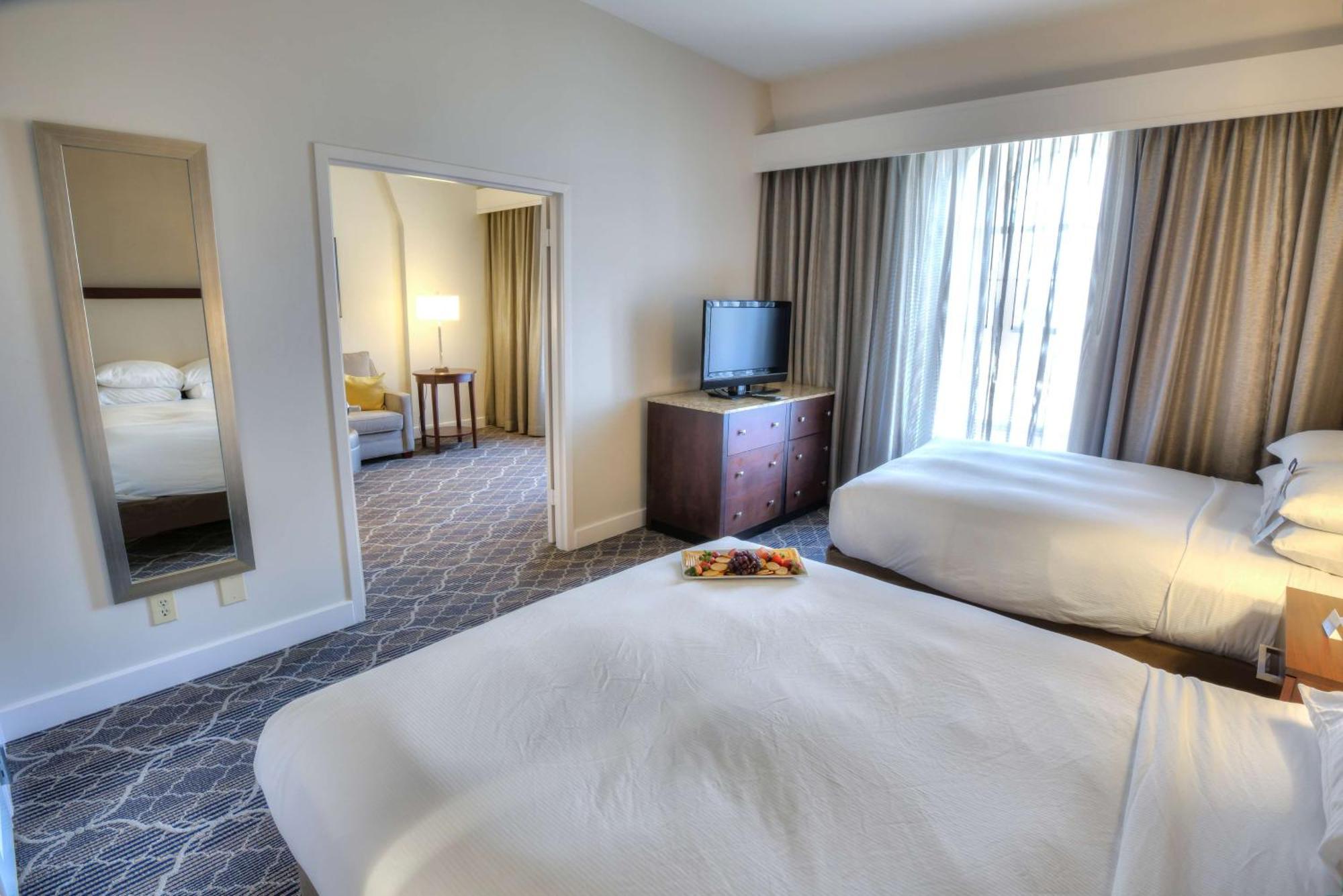 Doubletree Suites By Hilton At The Battery Atlanta Смирна Екстер'єр фото
