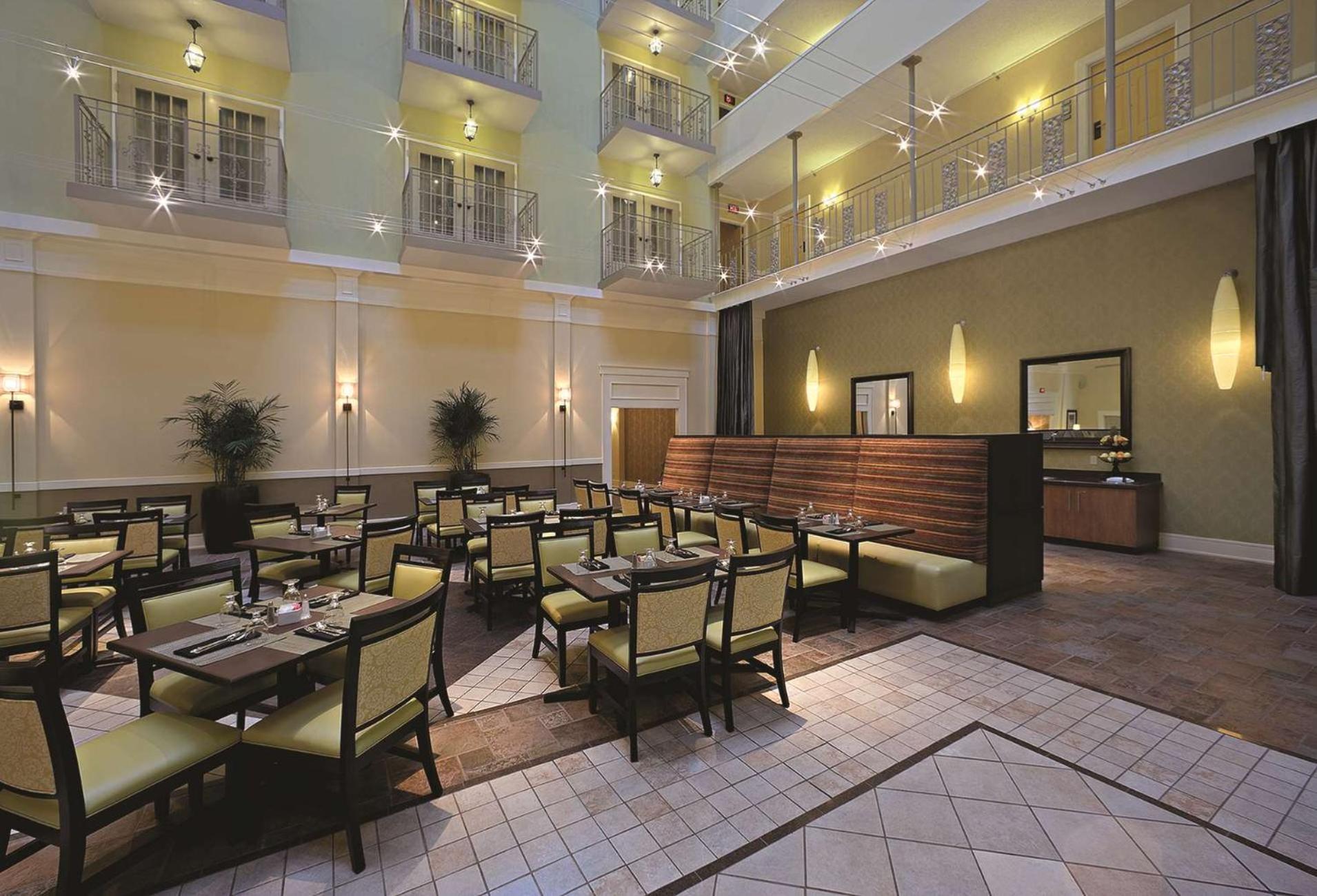 Doubletree Suites By Hilton At The Battery Atlanta Смирна Екстер'єр фото