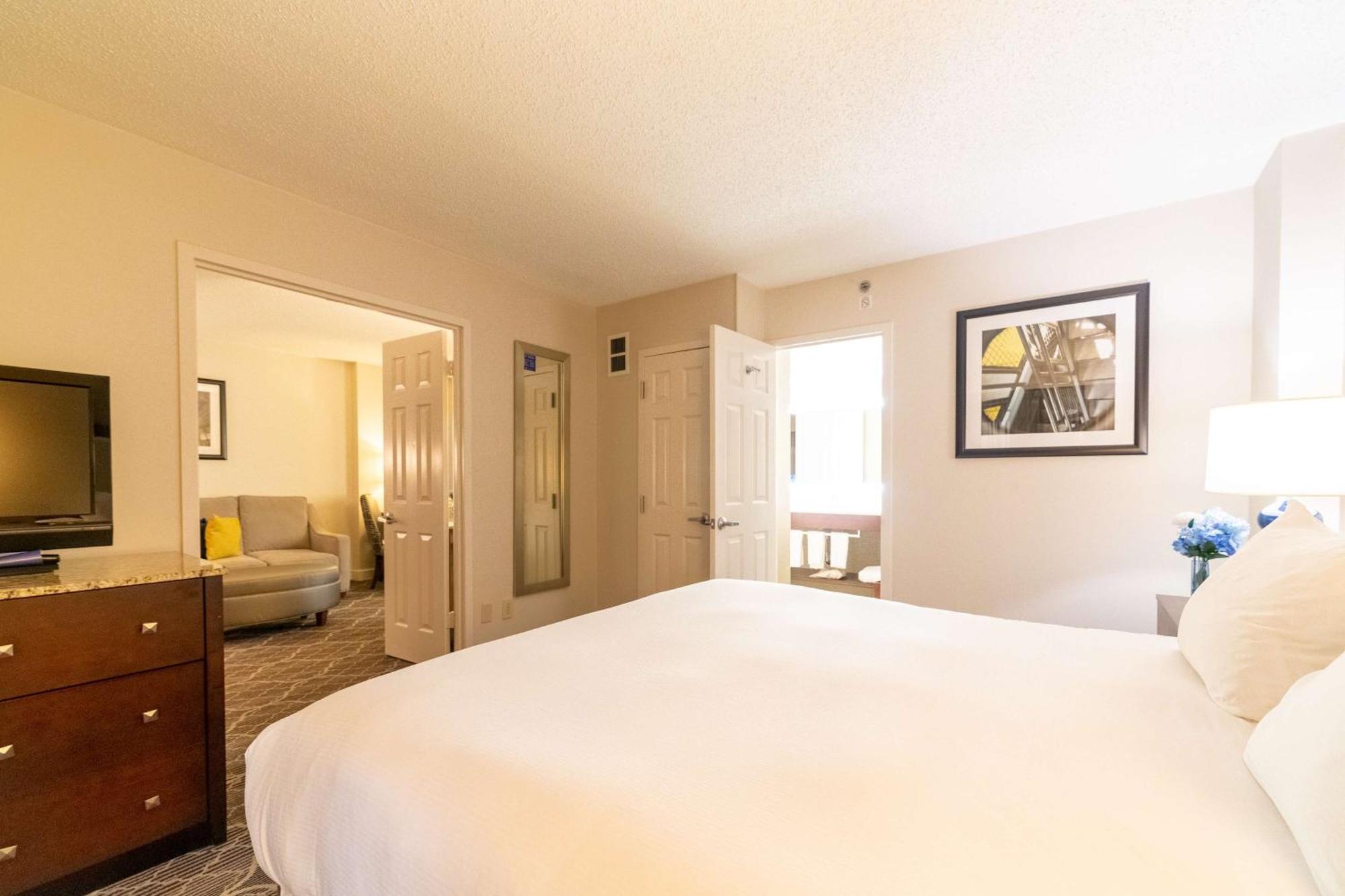 Doubletree Suites By Hilton At The Battery Atlanta Смирна Екстер'єр фото
